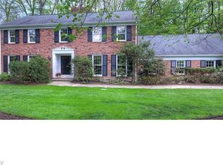 16 Pepper Creek Dr, Pepper Pike, OH 44124