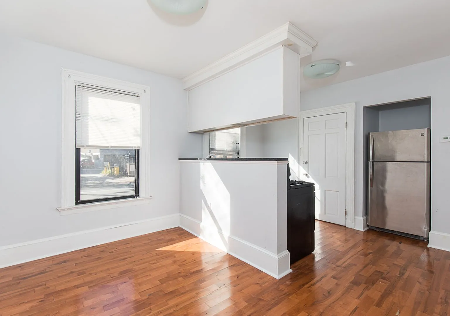 1371 Chapel Street — Photo 2