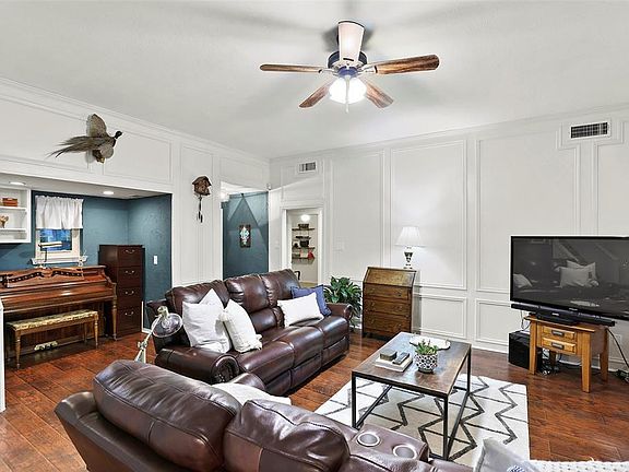3rd image of 4002 Double Oak Ln