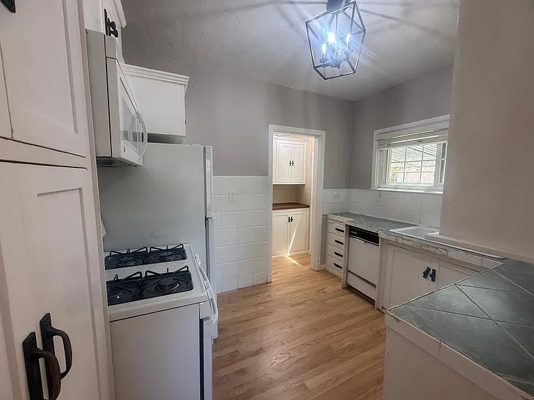 834 N Newport St — Photo 15