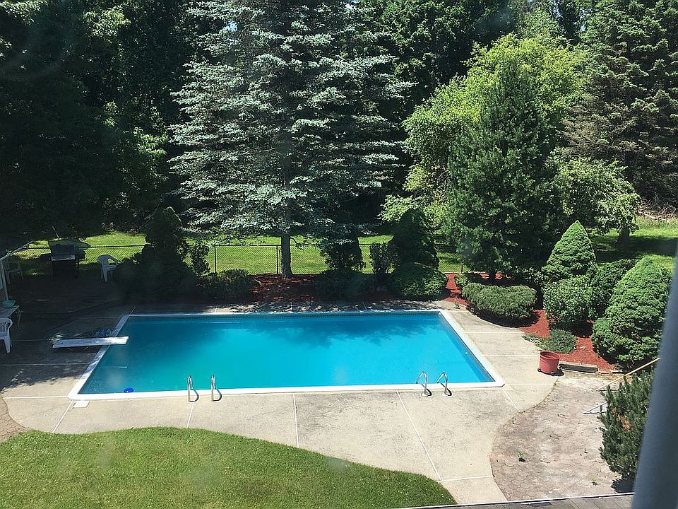 2nd image of 277 Hempstead Rd