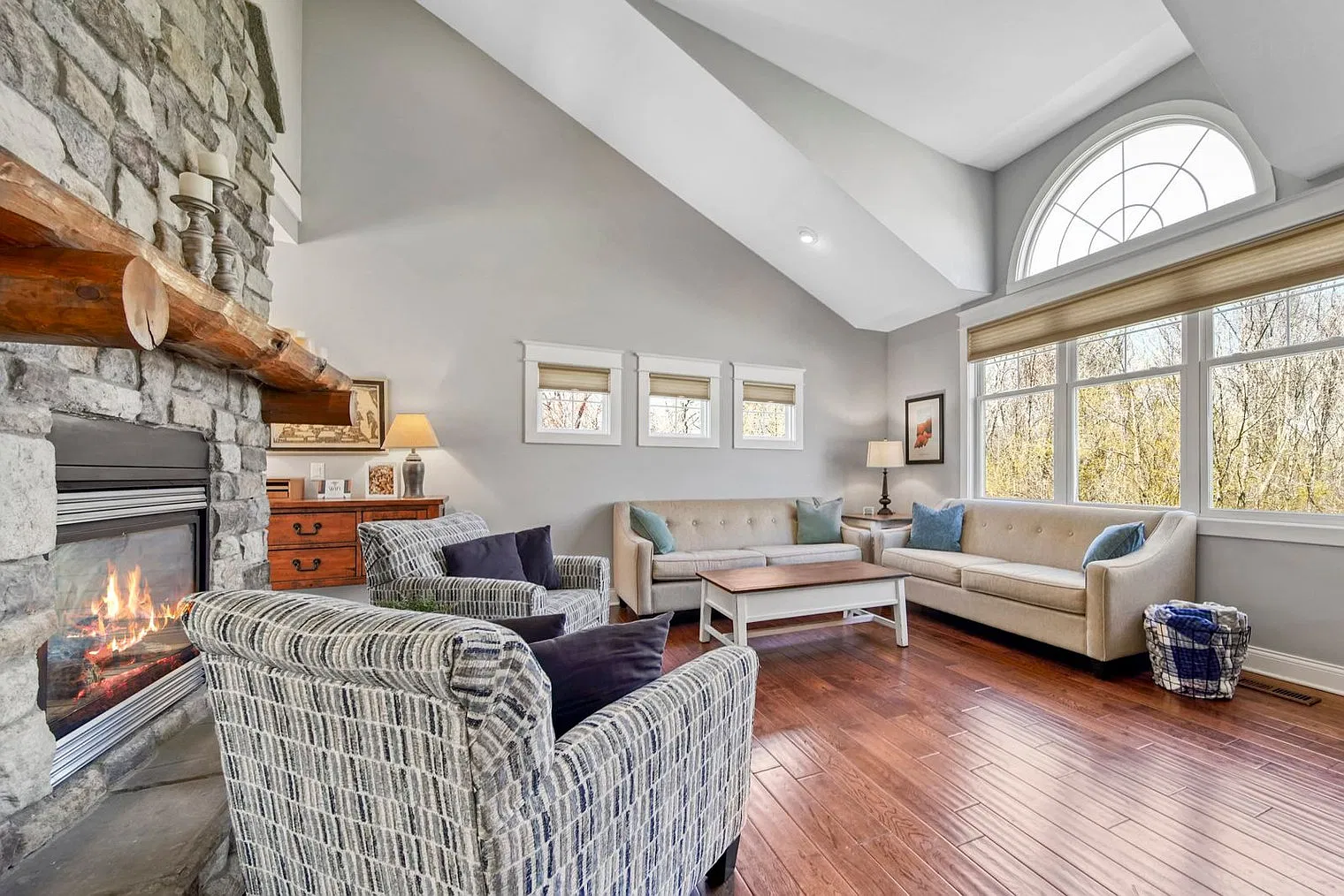 5 bed, 3.0 bath, 3358 sqft, $7,539 — Photo 3