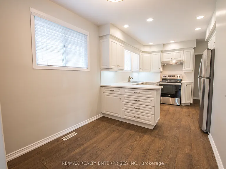 8 Weber Dr — Photo 10