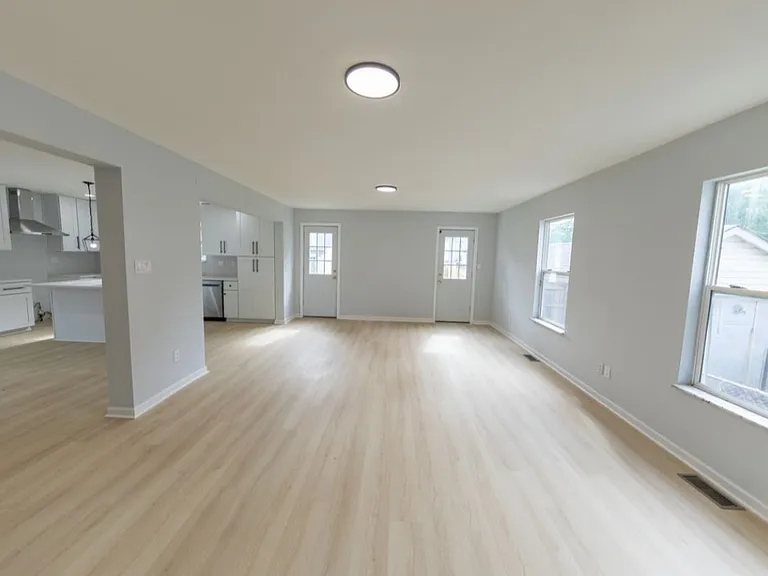 512 N Warren Ave — Photo 7