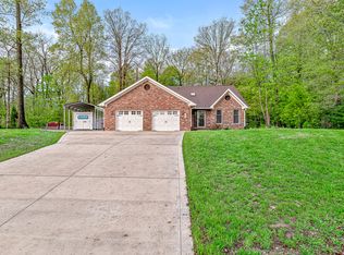 6 Lakewood Dr, Greenfield, IN