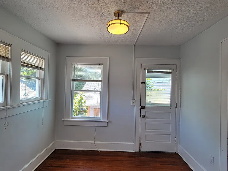 540 1/2 7th Ave N #2 — Photo 3