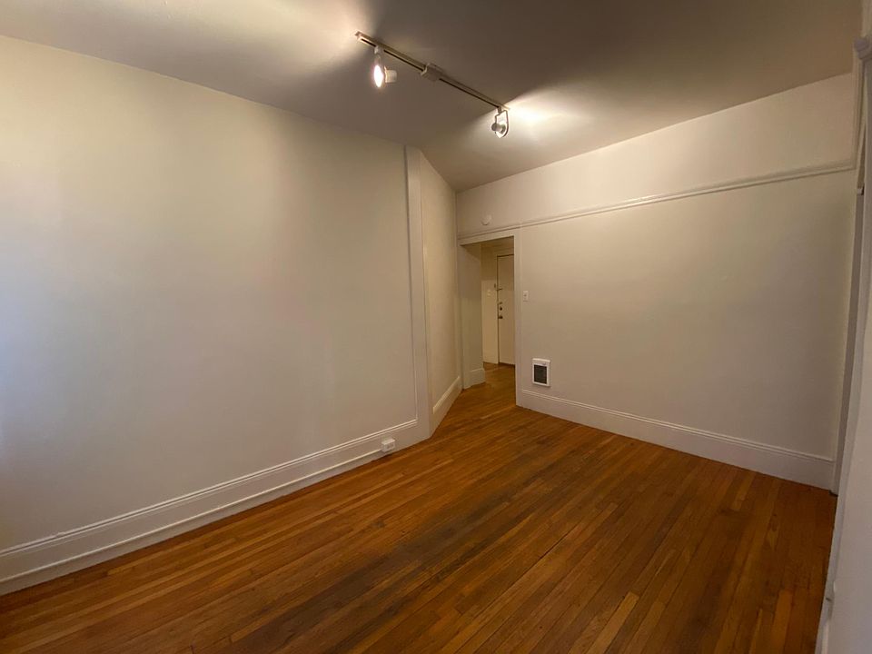 1st image of 424 Jones St #106