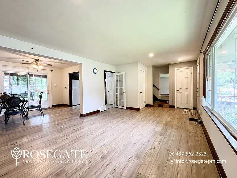 7181 Windsor Cres — Photo 6