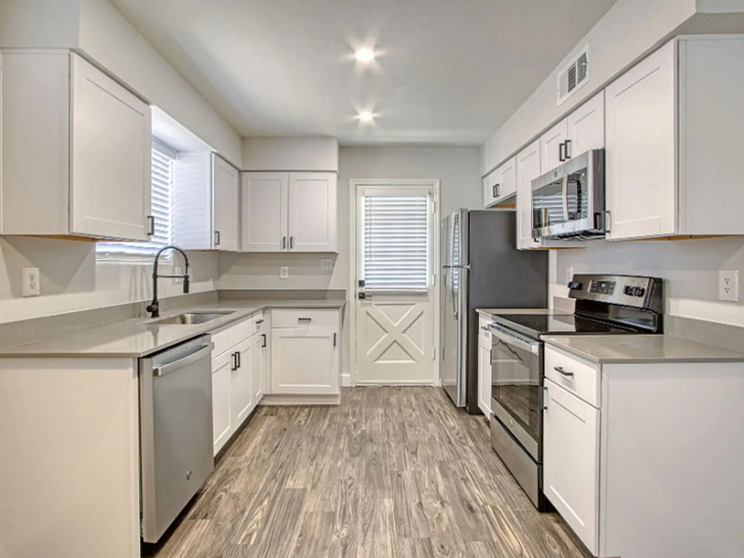 Reserve on Ray — Photo 3