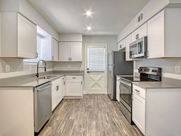 Reserve on Ray — Photo 3