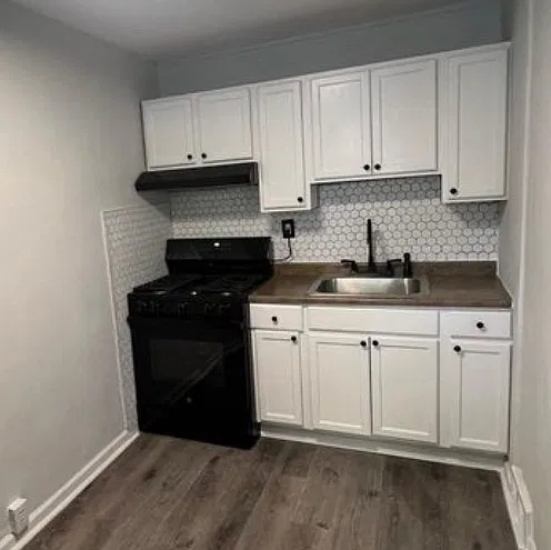 907 Sharon Ave — Photo 3