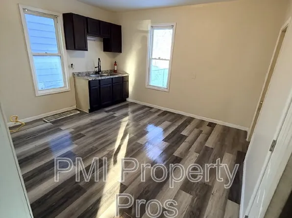 2530 N 28th St, Milwaukee, WI 53210