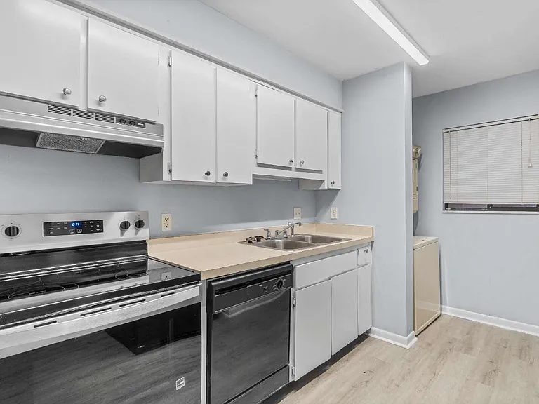 2953 SW 32nd Ave — Photo 15