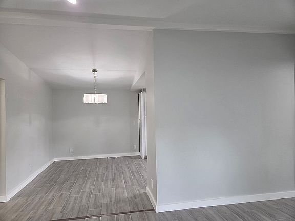 3rd image of 213 Northshore Rd