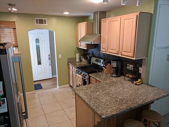 3rd image of 3761 Belford St
