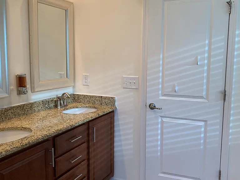 4968 Highcroft Dr — Photo 8