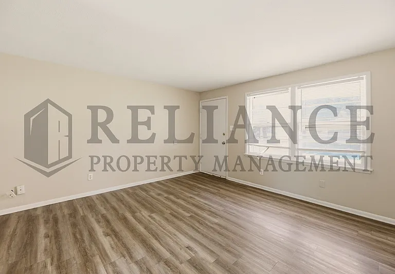4421 S Oak Ave — Photo 6