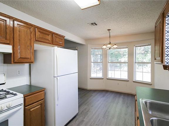 3rd image of 3814 W Lilac Dr