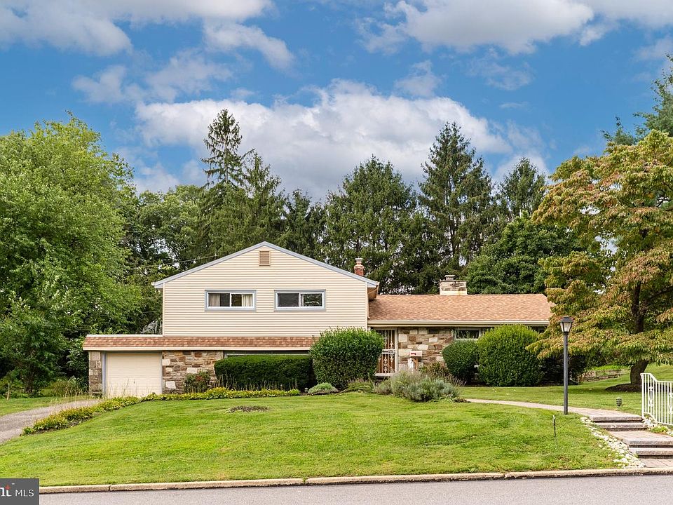 1st image of 310 Hedgerow Ln
