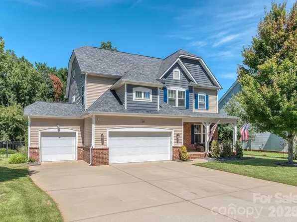 126 Misty Woods Dr, Lake Wylie, SC 29710