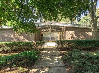 1105 Charrington Rd, Bloomfield Hills, MI 48301