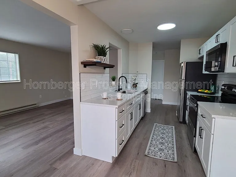 1924 N Crestline St #1 — Photo 4