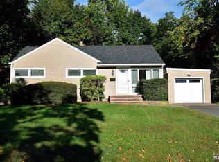 25 Mountain View Rd, Cresskill, NJ 07626