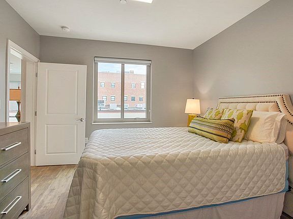 3rd image of 10 Essex St APT 602