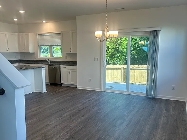 1317 Creekfront Dr — Photo 5