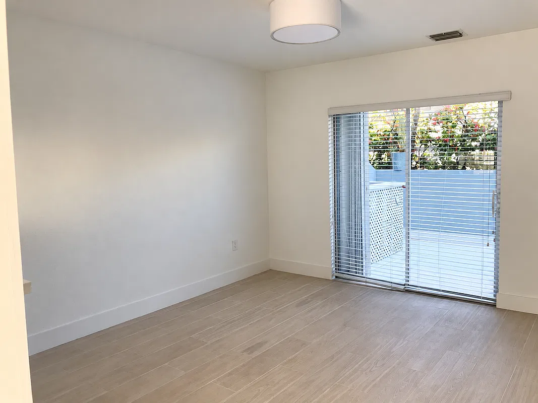 2 bed, 1.5 bath, 875 sqft, $3,500 — Photo 3