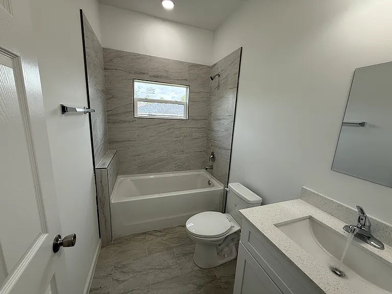 1103 W 10th St — Photo 16