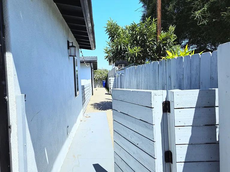 Adams St — Photo 38