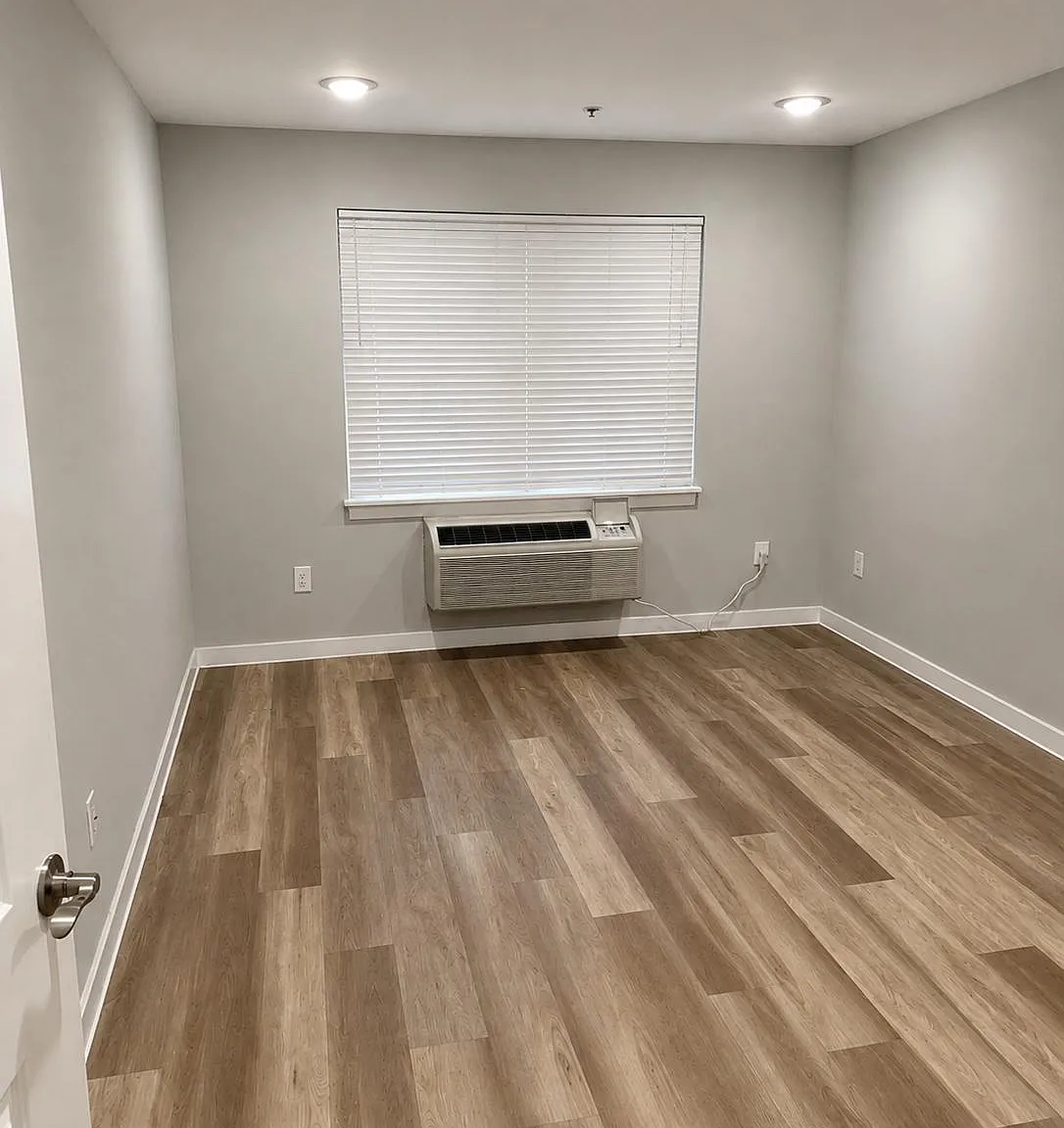 2 bed, $1,964 — Photo 4