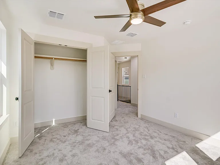 424 Shady Bluff Dr — Photo 14