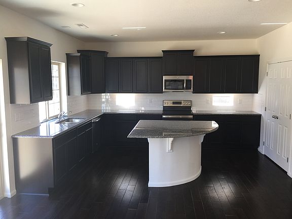 4th image of 215 Indian Peaks Dr