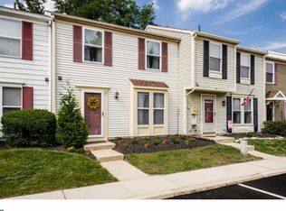 17 Waterview Ct, Marlton, NJ 08053