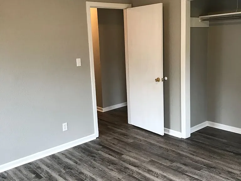 601 Robbins St — Photo 15