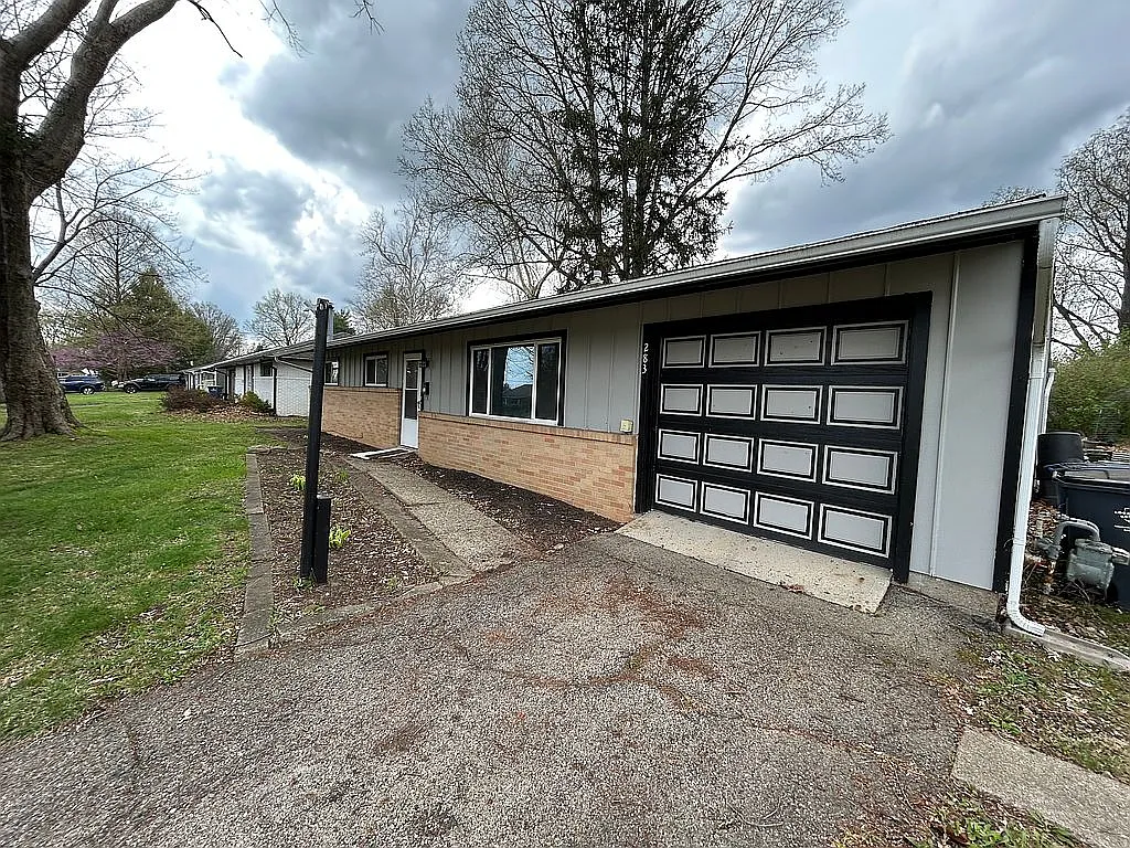 283 Iroquois Park Pl photo 1