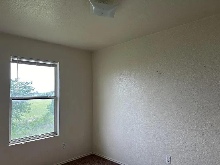 1200 Industrial Blvd #B — Photo 7
