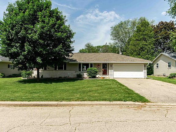 2nd image of 1507 Clover Ln