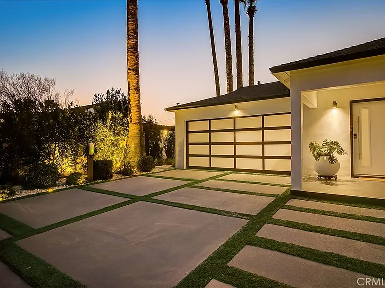 8161 Encino Ave — Photo 6
