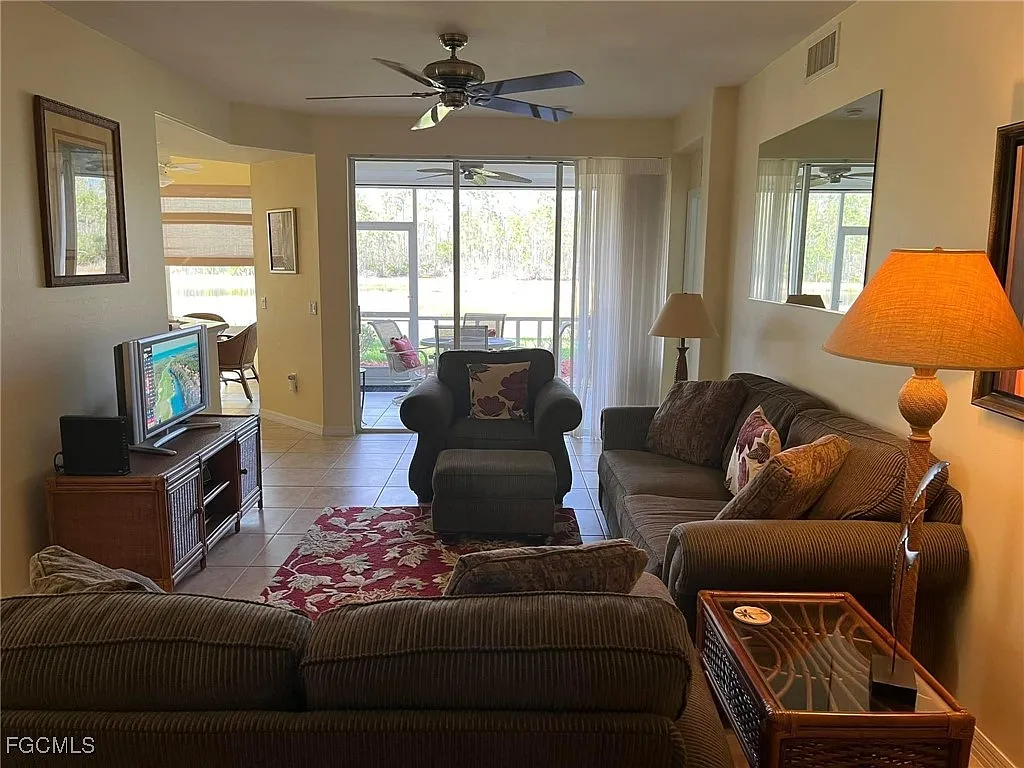 2 bed, 2.0 bath, 1379 sqft, $5,000 — Photo 3