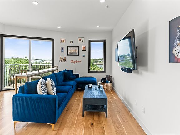 4th image of 191 Condor St #9