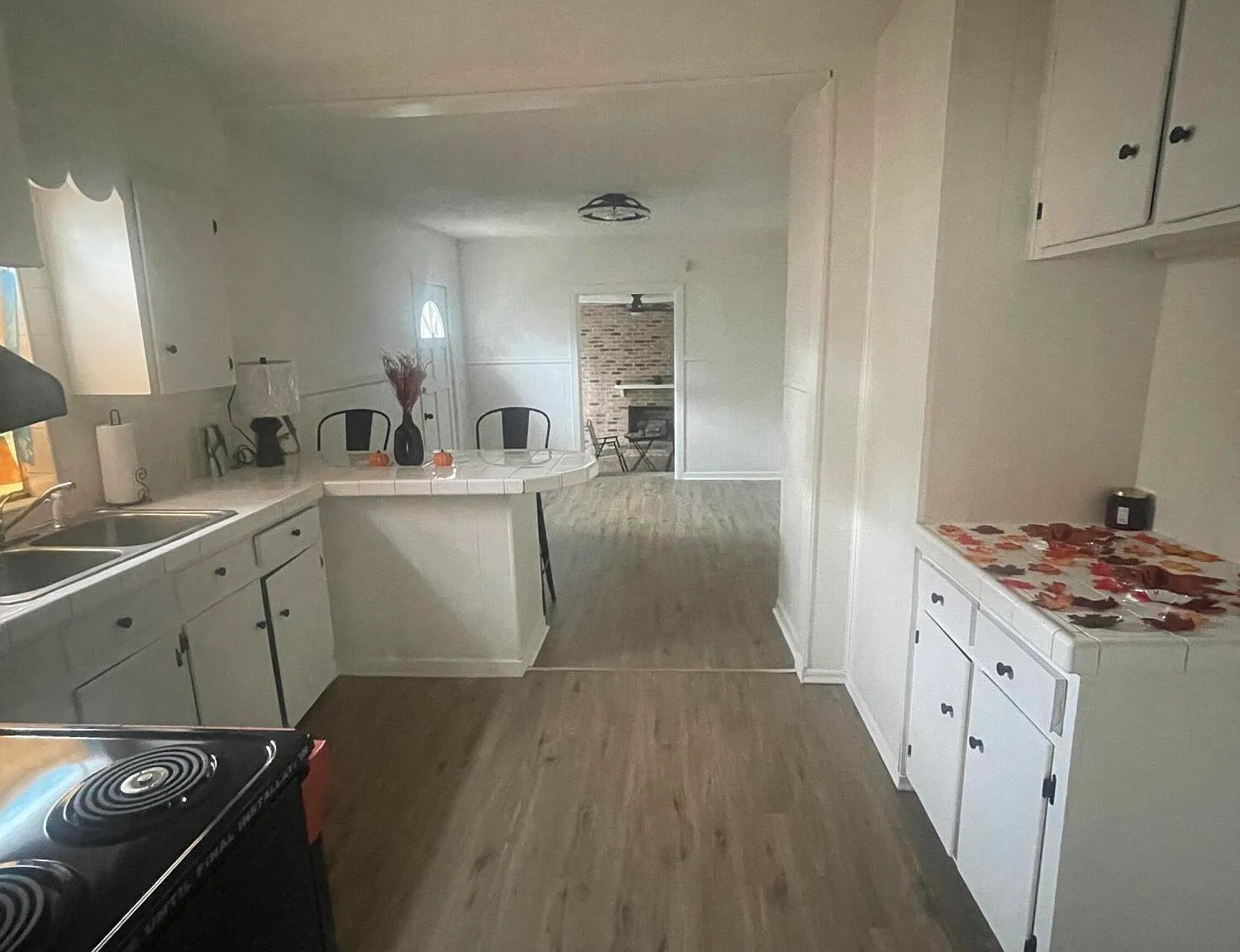 3 bed, 2.0 bath, 1123 sqft, $1,300 — Photo 2