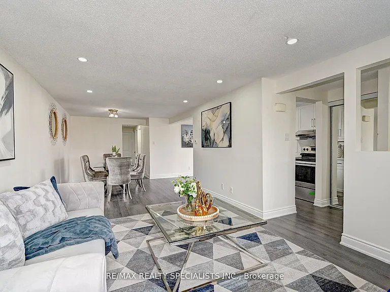 11 Dinison Cres — Photo 10
