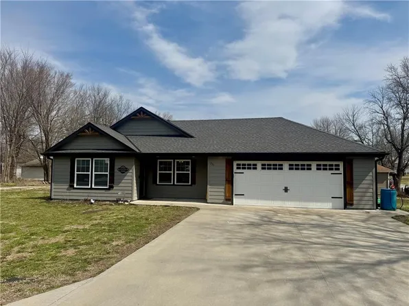 221 S 3rd St, Drexel, MO 64742