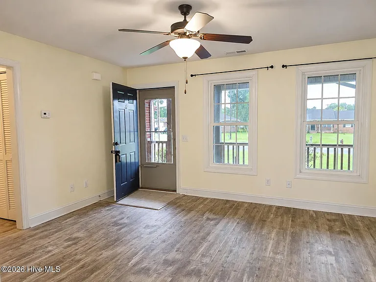 112 Wilda Dr — Photo 8