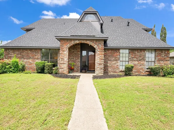 900 Breckenridge Dr, Desoto, TX 75115
