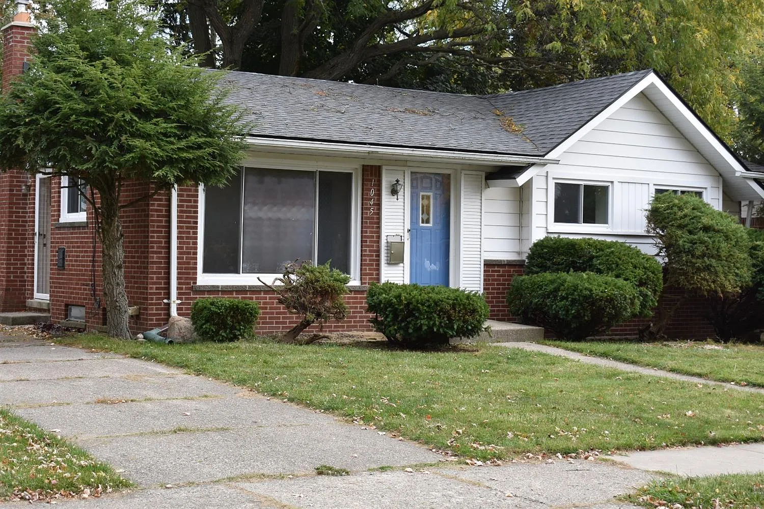 1045 Borgstrom Ave photo 1