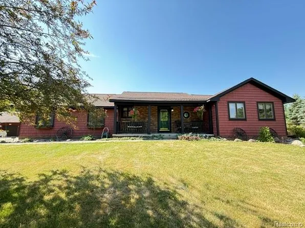 4897 Curtiss Dr, Lapeer, MI 48446